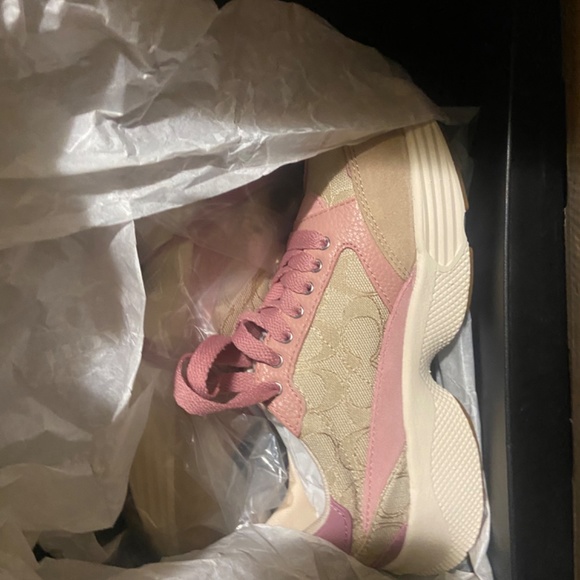 coach women shoes - Picture 2 of 2